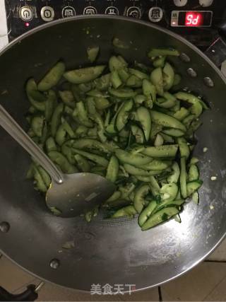 鸭蛋炒黄瓜的做法步骤：4