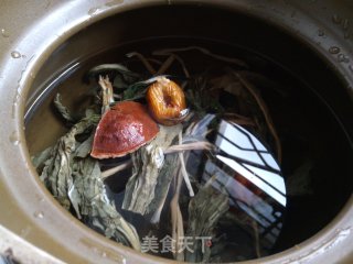 菜干猪骨汤的做法步骤：2