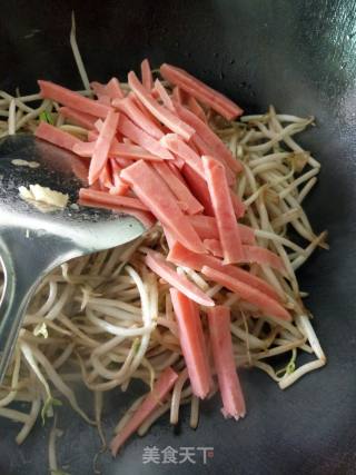香肠豆芽菜的做法步骤：3