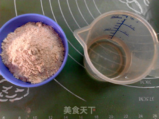 葵花籽黑麦面包的做法步骤：1