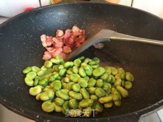 培根炒蚕豆的做法步骤：5
