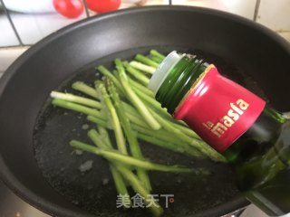 芦笋拌虾仁的做法步骤：2