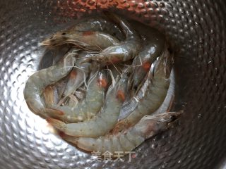 香糟大虾的做法步骤：1