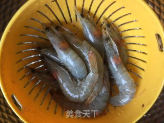 香糟大虾的做法步骤：2