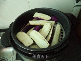 鲜红辣椒拌蒸茄子的做法步骤：3