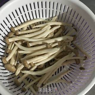触味菇丸子汤的做法步骤：4