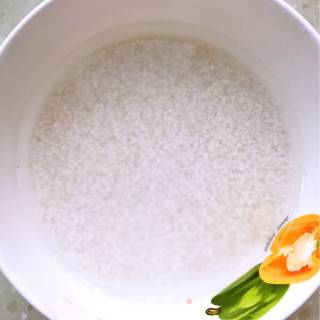 蟹味菇鸡翅包饭的做法步骤：1