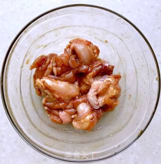 蟹味菇鸡翅包饭的做法步骤：4