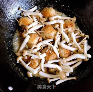 蟹味菇鸡翅包饭的做法步骤：11