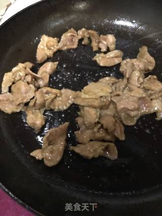 青椒豆腐炒肉片的做法步骤：6