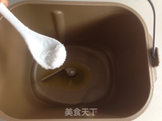 玉米香肠芝士白面包的做法步骤：1