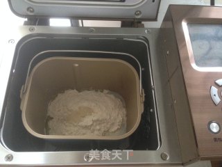 玉米香肠芝士白面包的做法步骤：2