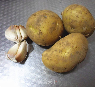 蒜香土豆丝的做法步骤：1