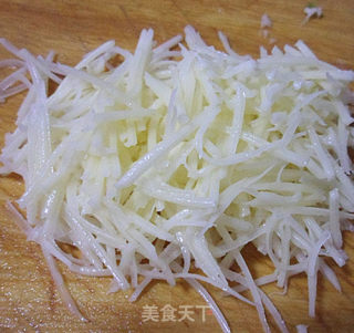 蒜香土豆丝的做法步骤：2