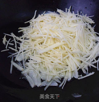 蒜香土豆丝的做法步骤：6