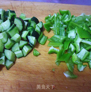 果仁酱爆三丁的做法步骤：3