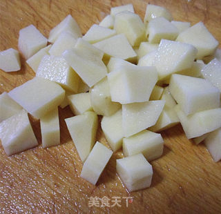 果仁酱爆三丁的做法步骤：4