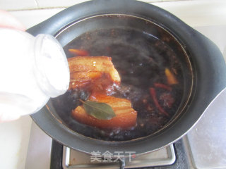 青椒素鸡炒回锅肉的做法步骤：3