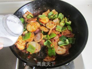 青椒素鸡炒回锅肉的做法步骤：9