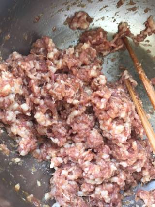皮Q馅爽脆的莲藕大肉饺子的做法步骤：4