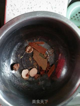 青蛤卤肉棍棍面的做法步骤：5