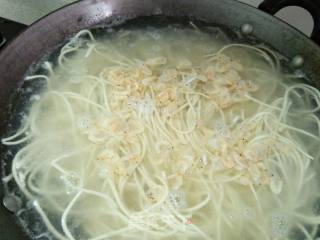 青蛤卤肉棍棍面的做法步骤：13