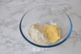 玉米金枪鱼卷的做法步骤：1
