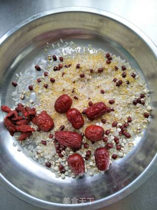 红豆祛湿粥的做法步骤：1