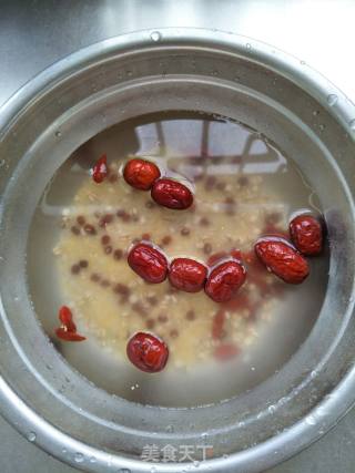 红豆祛湿粥的做法步骤：2