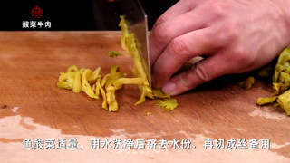 酸菜牛肉的做法步骤：2