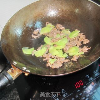 牛肉炒莴笋的做法步骤：4