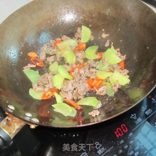 牛肉炒莴笋的做法步骤：7