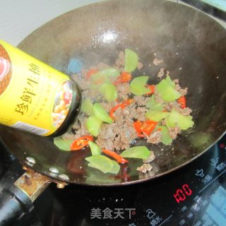 牛肉炒莴笋的做法步骤：8