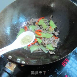 牛肉炒莴笋的做法步骤：9