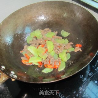 牛肉炒莴笋的做法步骤：10