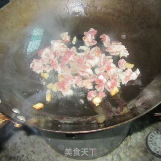 鲜榨菜炒肉的做法步骤：2