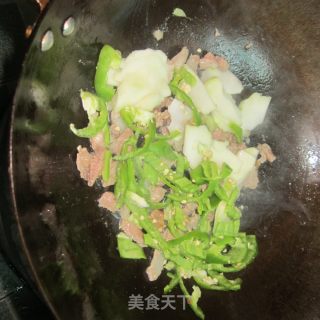 鲜榨菜炒肉的做法步骤：4