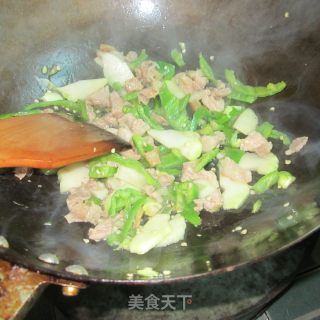 鲜榨菜炒肉的做法步骤：9
