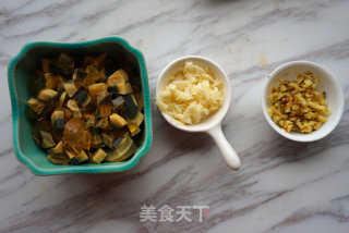 茄条皮蛋辣椒堡的做法步骤：3