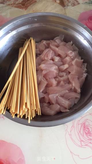 自制鸡肉小串的做法步骤：1
