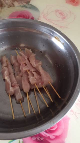 自制鸡肉小串的做法步骤：2