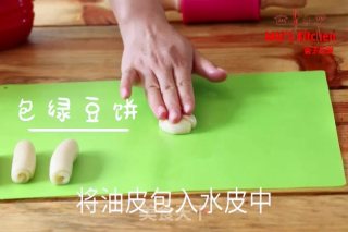 酥掉渣皮 内馅细腻 | 酥皮绿豆饼的做法步骤：11