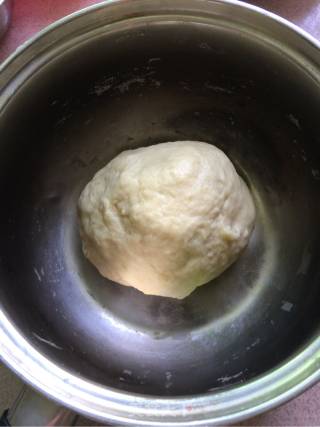 牛肉芝心披萨的做法步骤：1