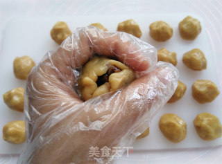 核桃枣泥月饼的做法步骤：9