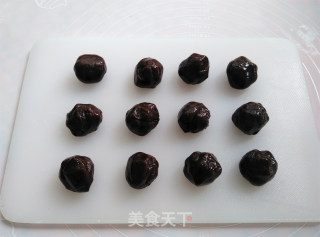 巧克力蔓越莓莲蓉月饼的做法步骤：8