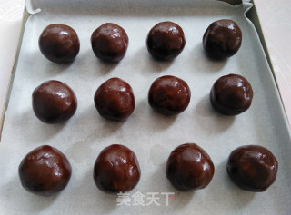 巧克力蔓越莓莲蓉月饼的做法步骤：11