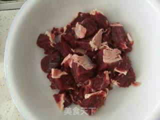 牛肉炖土豆的做法步骤：1