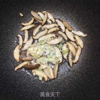 香菇炒面的做法步骤：6