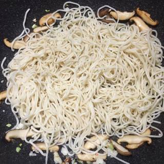 香菇炒面的做法步骤：7