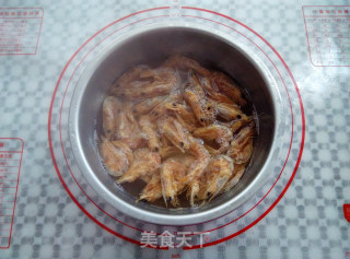 黄金干虾什锦披萨的做法步骤：3